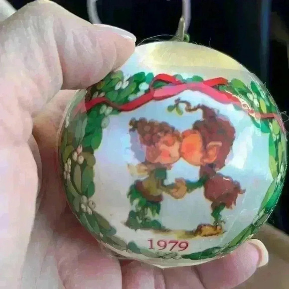 1979'christmas ornament Elfves  - Picture 1 of 4